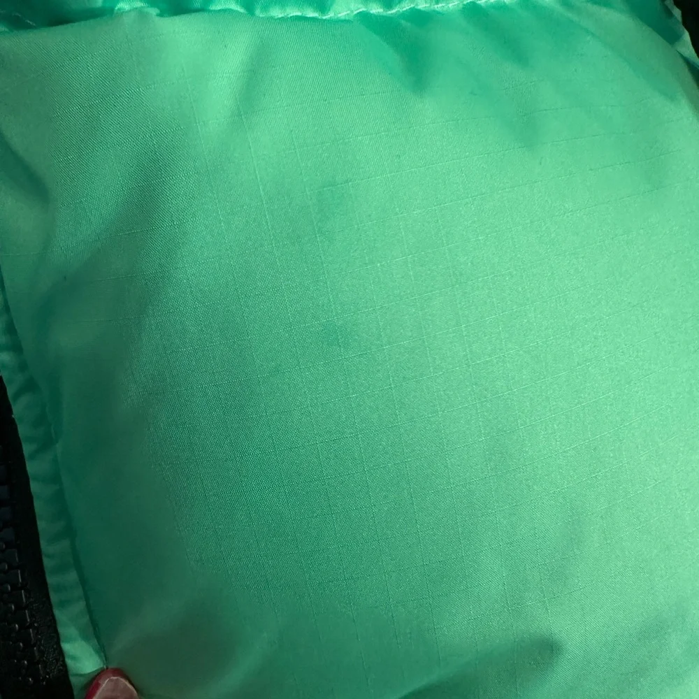 The North Face Cropped Nuptse Jacket 'Chlorophyll Green' size Small cropped - Picture 7 of 11